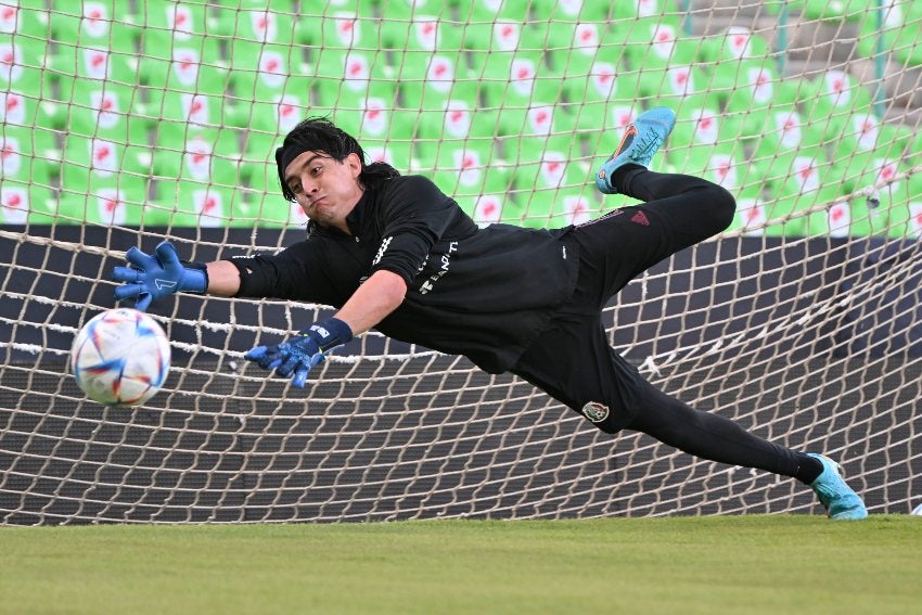 Carlos Acevedo en entrenamiento con el Tri