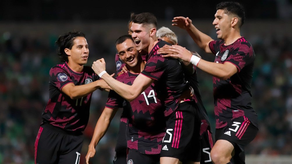 La Selección Mexicana celebra gol de Reyes ante Surinam en Nations League de Concacaf