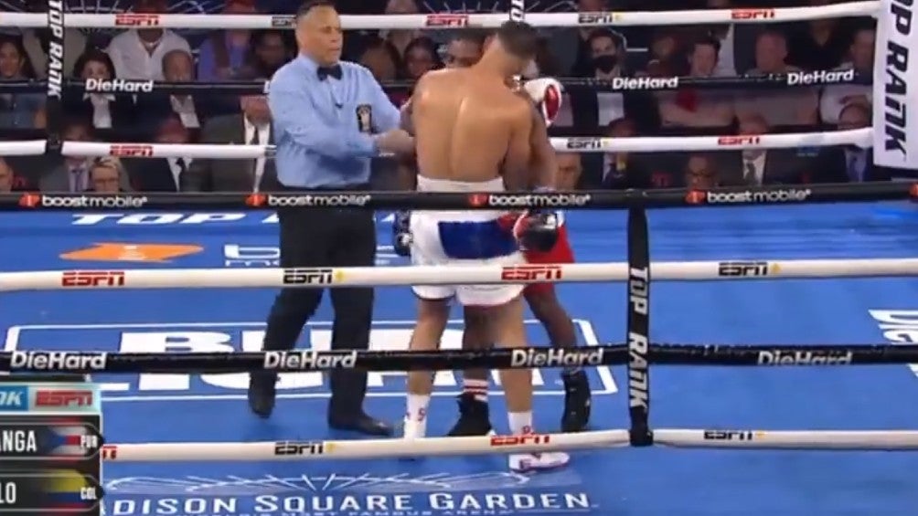 Berlanga intenta morder a Angulo sobre el ring