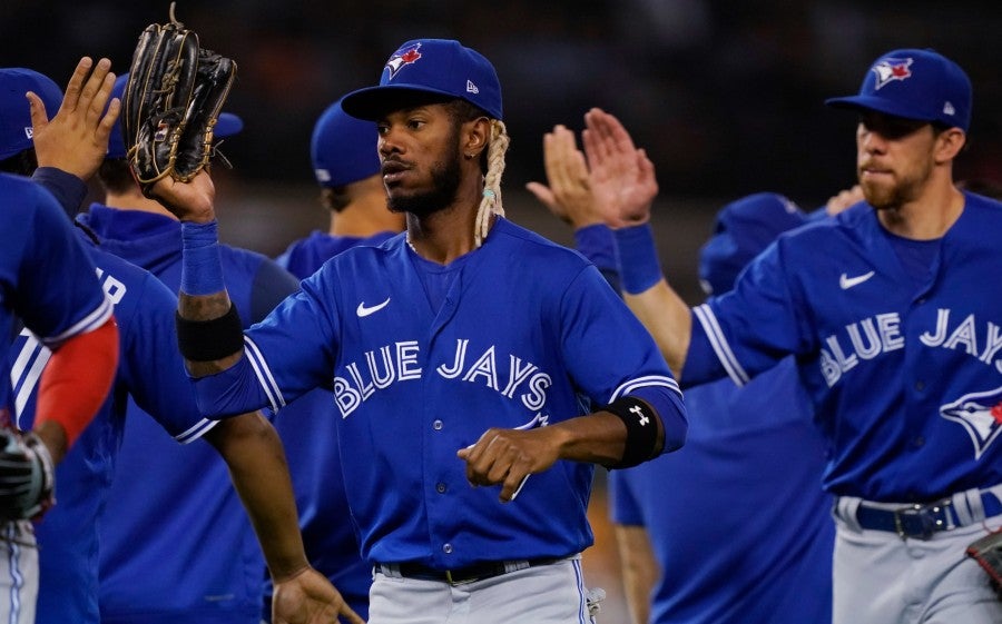 Jugadores de Blue Jays celebran triunfo