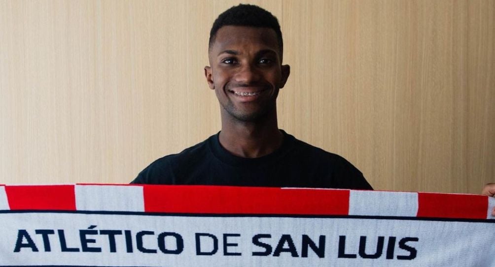 Vitinho en su presentación con Atlético San Luis