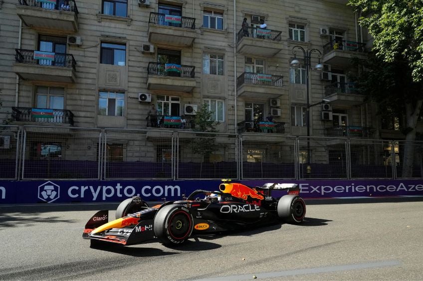 Checo Pérez durante el Gran Premio de Azerbaiyán