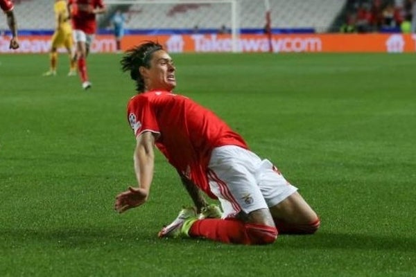 Núñez celebra gol con el Benfica