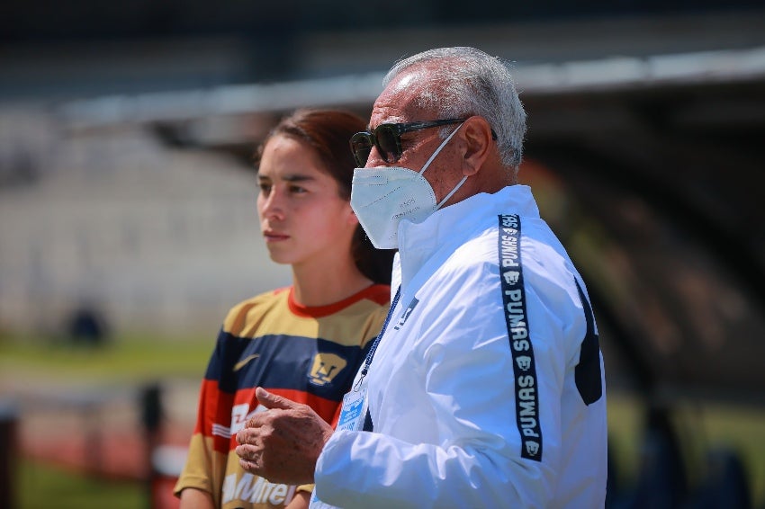 Cuéllar en un partido de Pumas Femenil