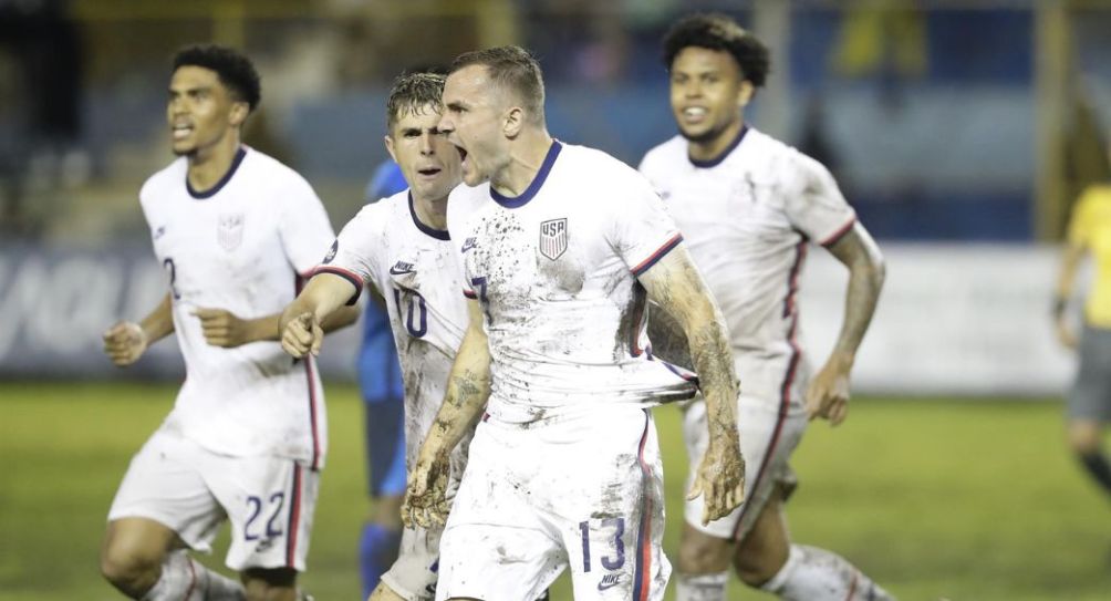 Jugadores de Estados Unidos festejando un gol