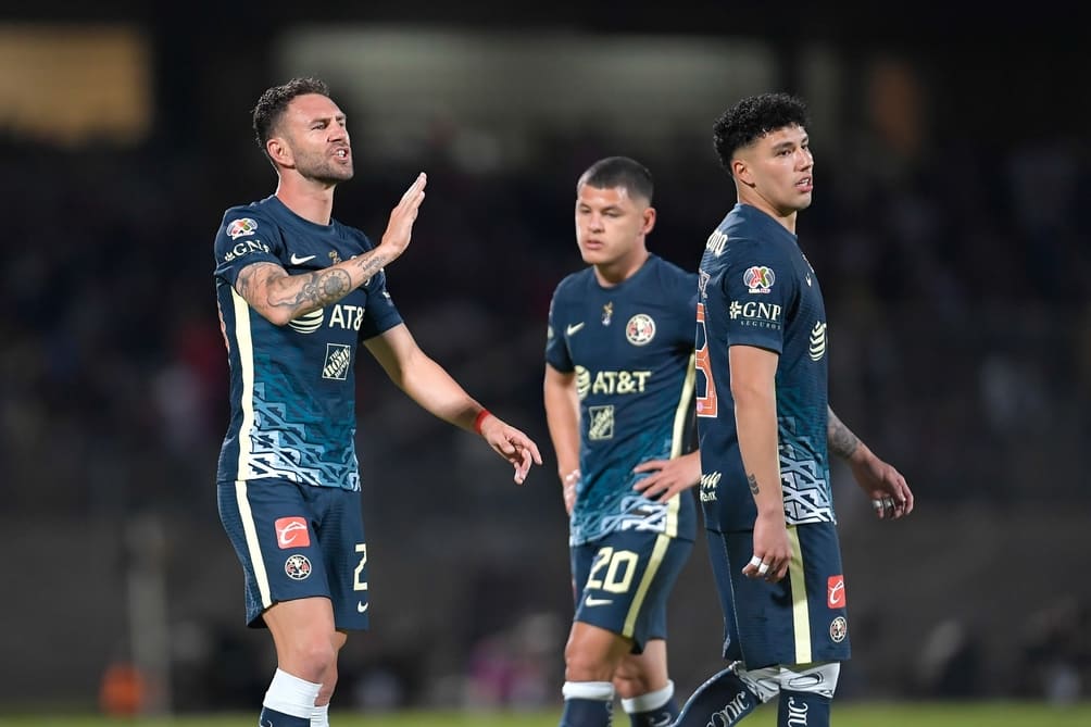 Miguel Layún junto a Richard Sánchez y Jorge Sánchez