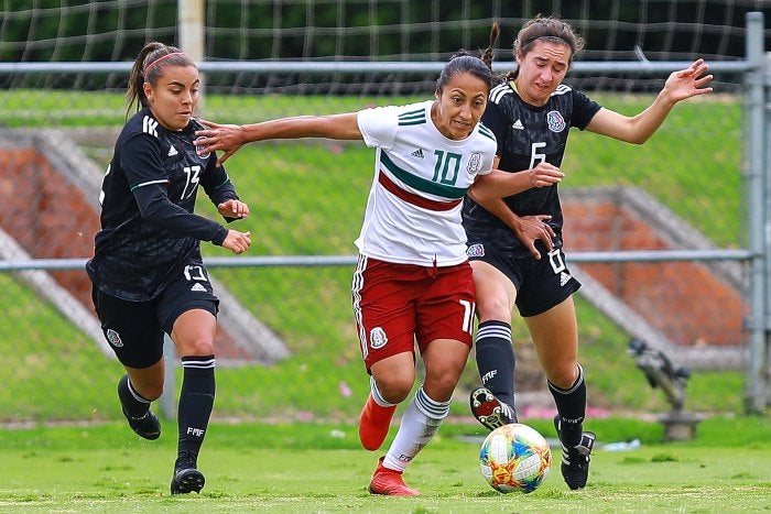 Silvana Flores en acción con la Selección Mexicana