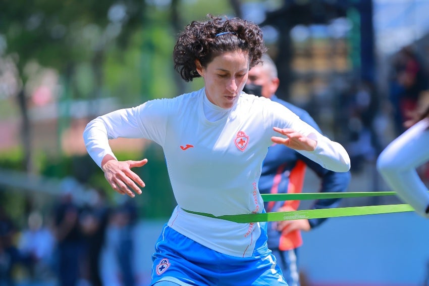 Tania Morales en entrenamiento con Cruz Azul