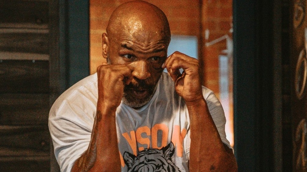 Mike Tyson en acción durante práctica