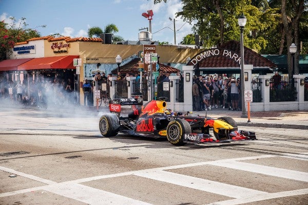 Checo Pérez con Red Bull