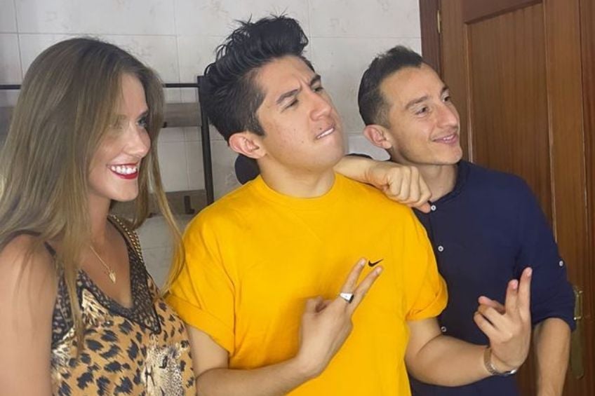 Andrés Guardado y su esposa junto a Daniel Sosa