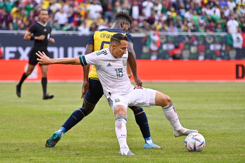 Andrés Guardado durante un partido de México