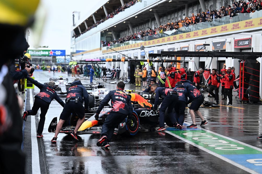 Checo Pérez chocó en las clasificatorias en Canadá