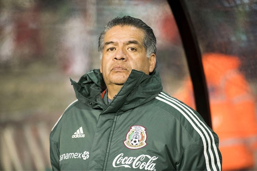 José Luis Serrano en un partido de México