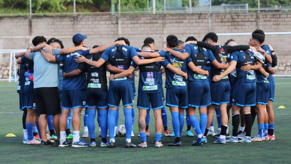 Jugadores de El Salvador Sub 20 previo a un partido