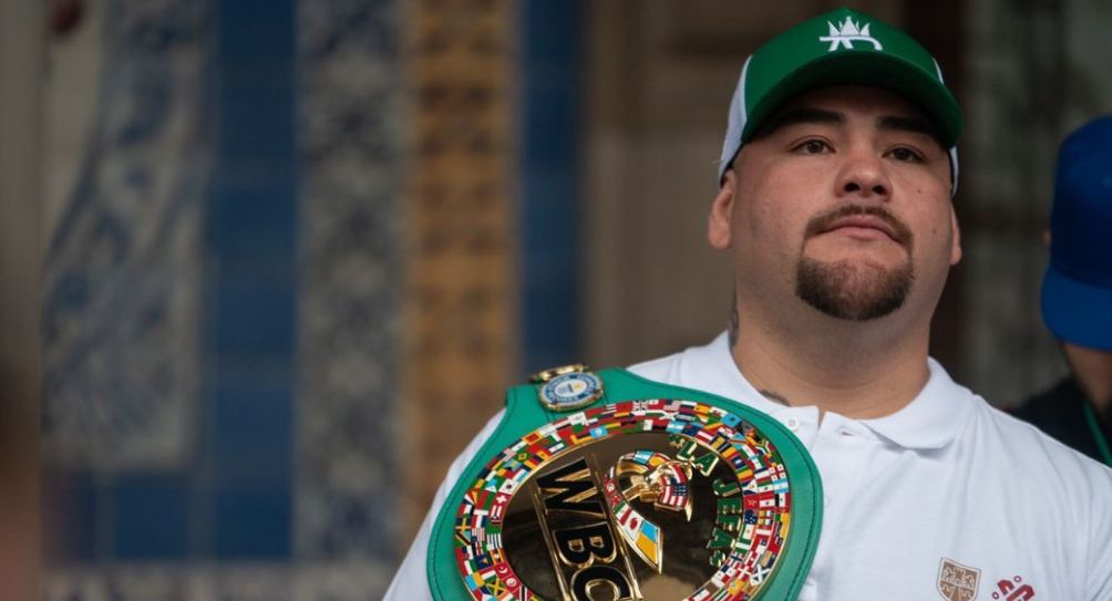 Andy Ruiz previo a la clase masiva en el Zócalo Capitalino