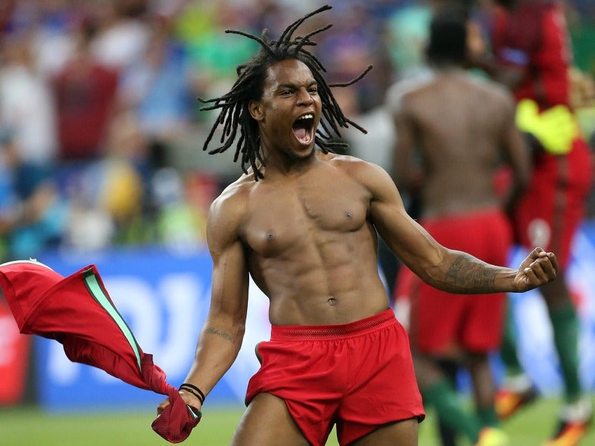 Sanches celebrando un gol