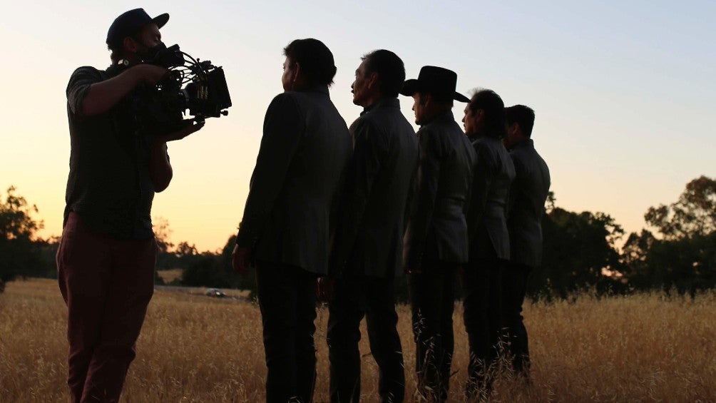 Integrantes de Tigres del Norte en grabación