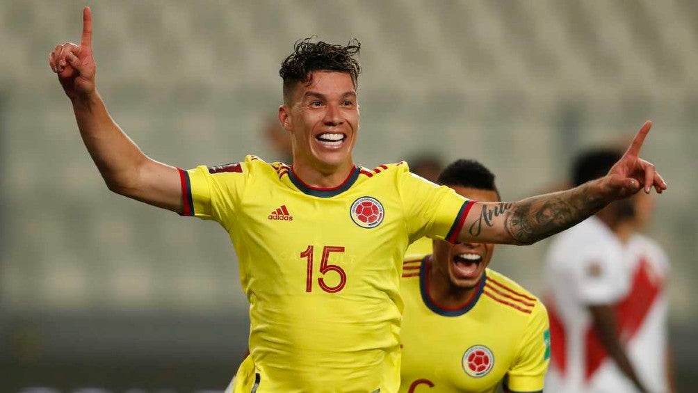 Mateus Uribe jugando con la Selección de Colombia