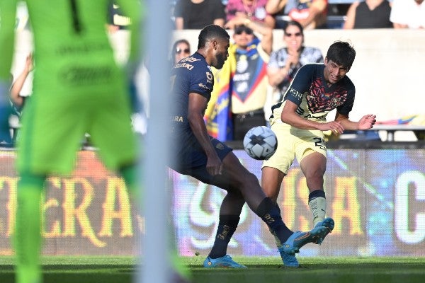 Jürgen Damm con América en la pretemporada ante Pumas