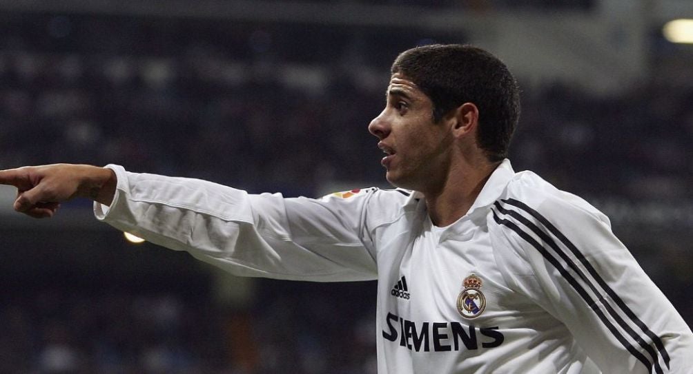 Cicinho durante un partido del Real Madrid