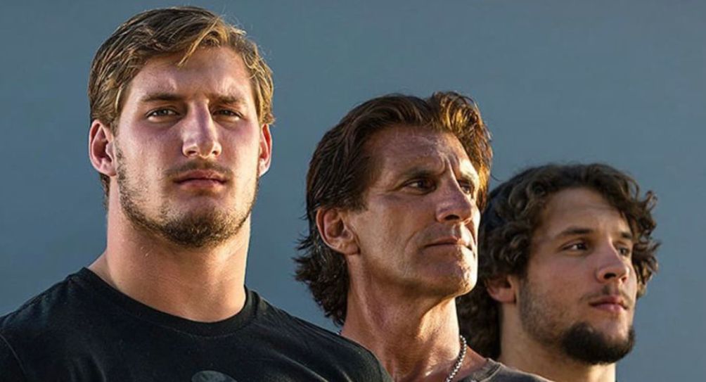 John, Joey y Nick Bosa en sesión de fotos