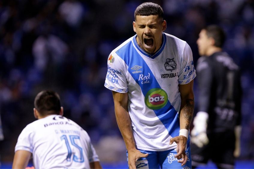 Maxi Araújo festejando un gol