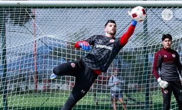 Tiago Volpi entrenando con el Toluca