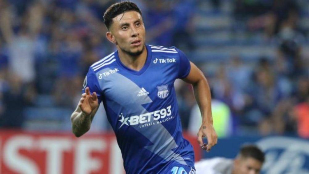 Joao Rojas celebra un gol con Emelec