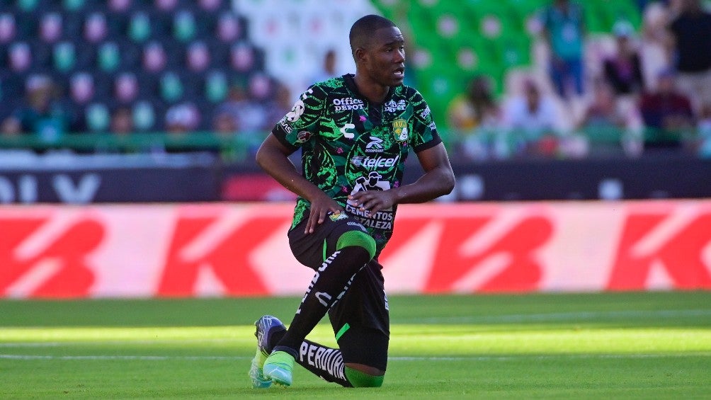 Andrés Mosquera en partido con León