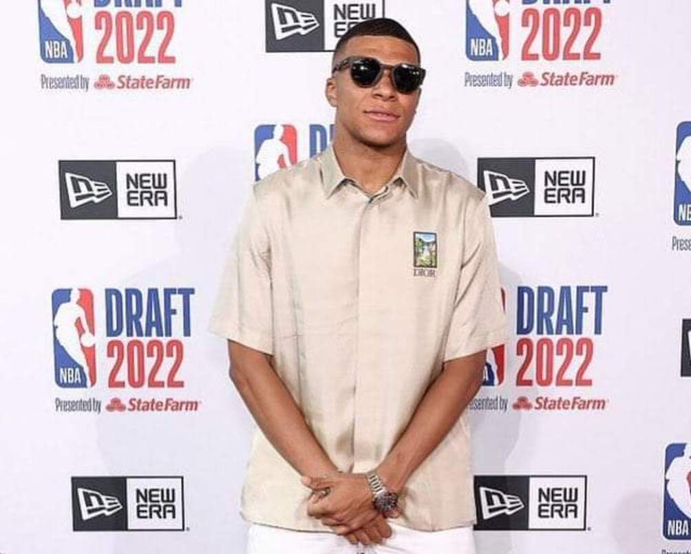 Mbappe durante el draft de la NBA