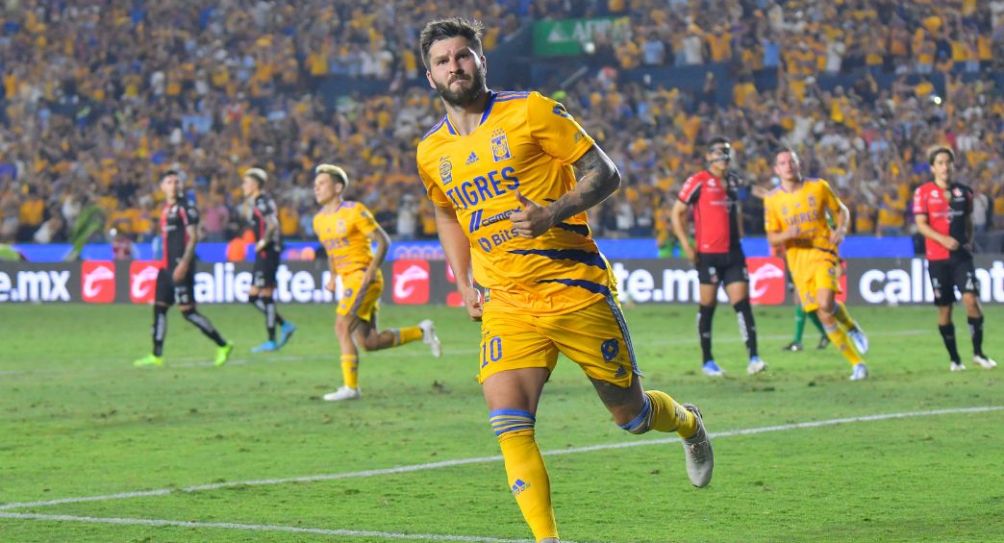 André-Pierre Gignac festejando un gol