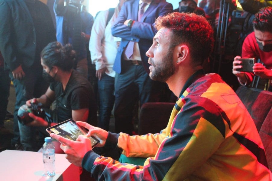 Miguel Layún en la presentación de Free Fire con América