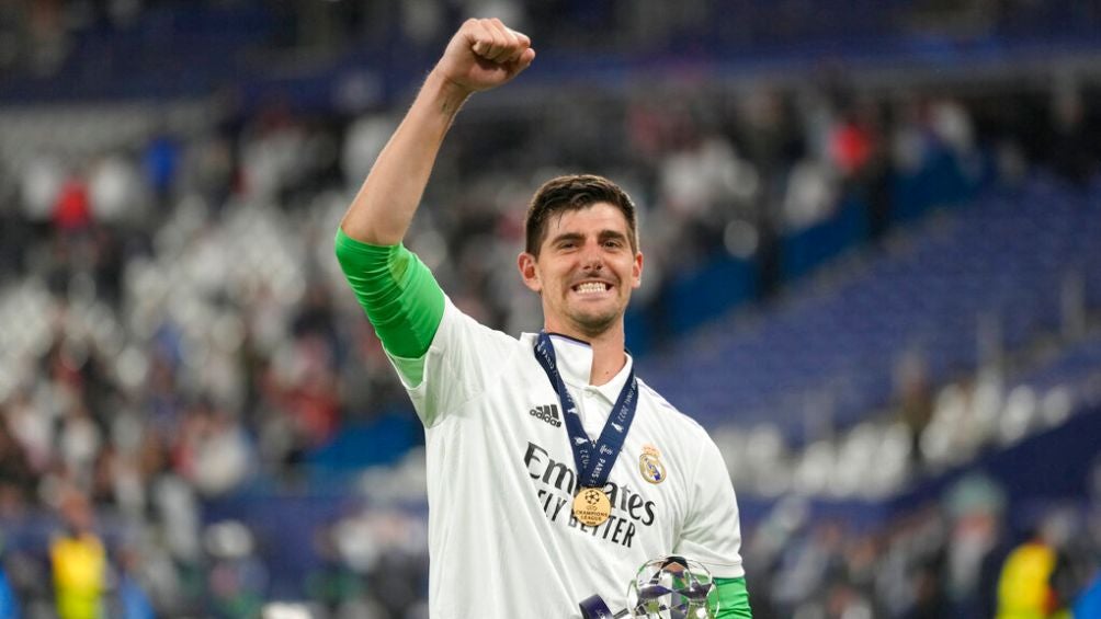 Courtois festejando con el Real Madrid