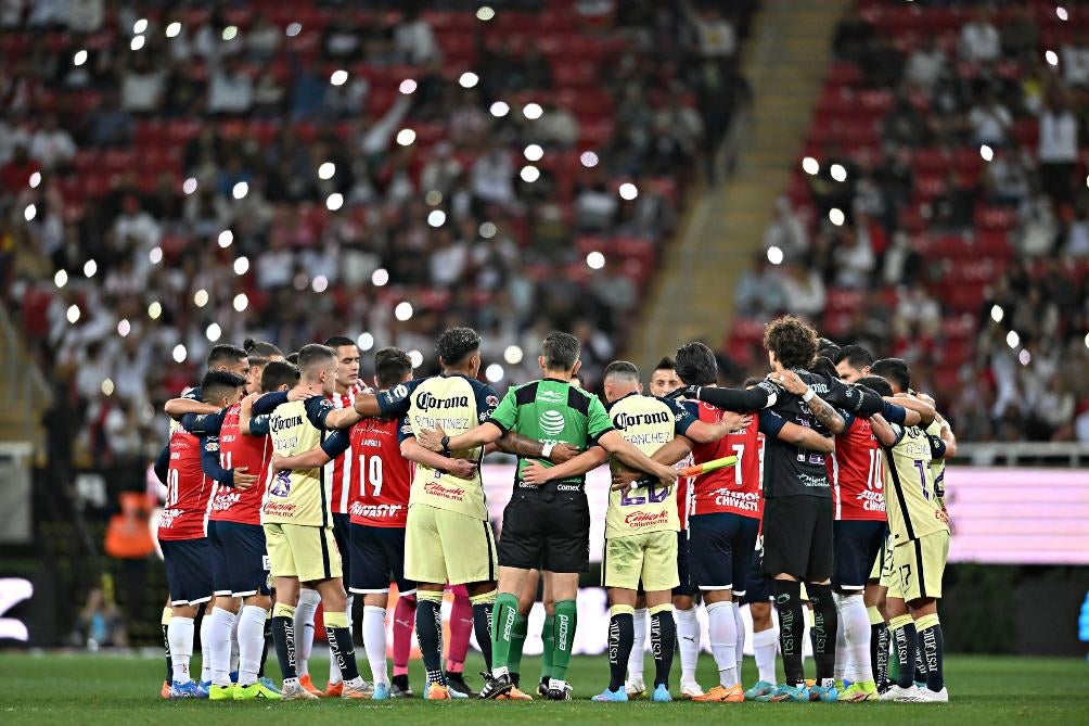 Jugadores de Chivas y América