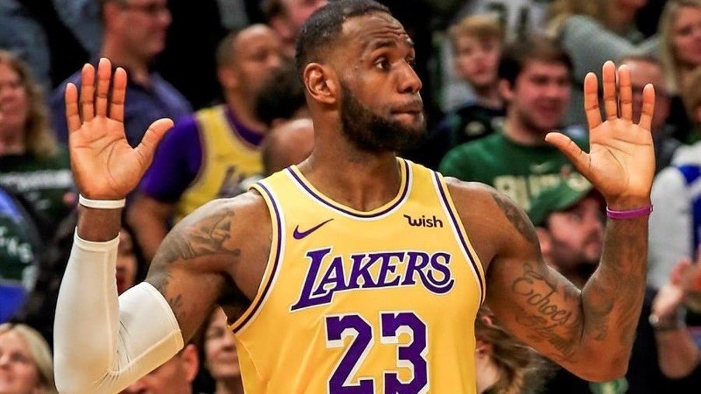 LeBron James en partido con los Lakers