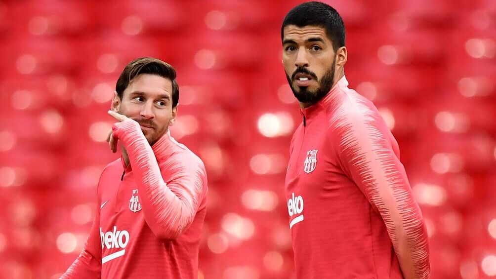 Luis Suárez le tomó una foto dormido a Lionel Messi