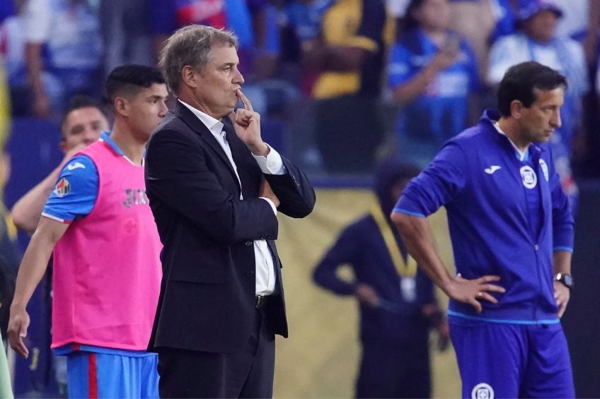 Diego Aguirre durante un partido de Cruz Azul