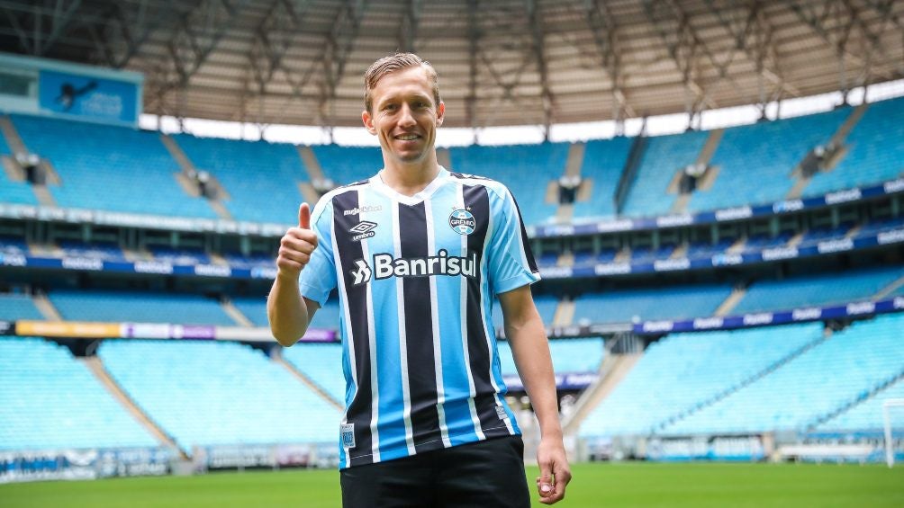 Lucas Leiva con los colores del Gremio