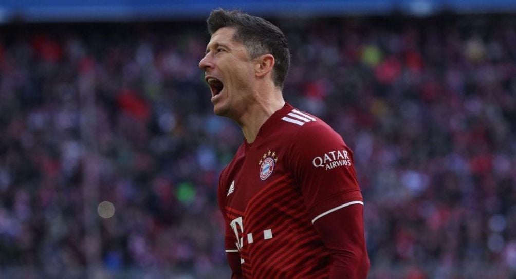 Robert Lewandowski festejando un gol