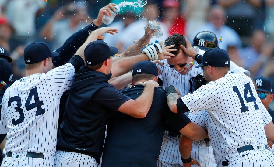 Jugadores de Yankees celebra jonrón de Judge