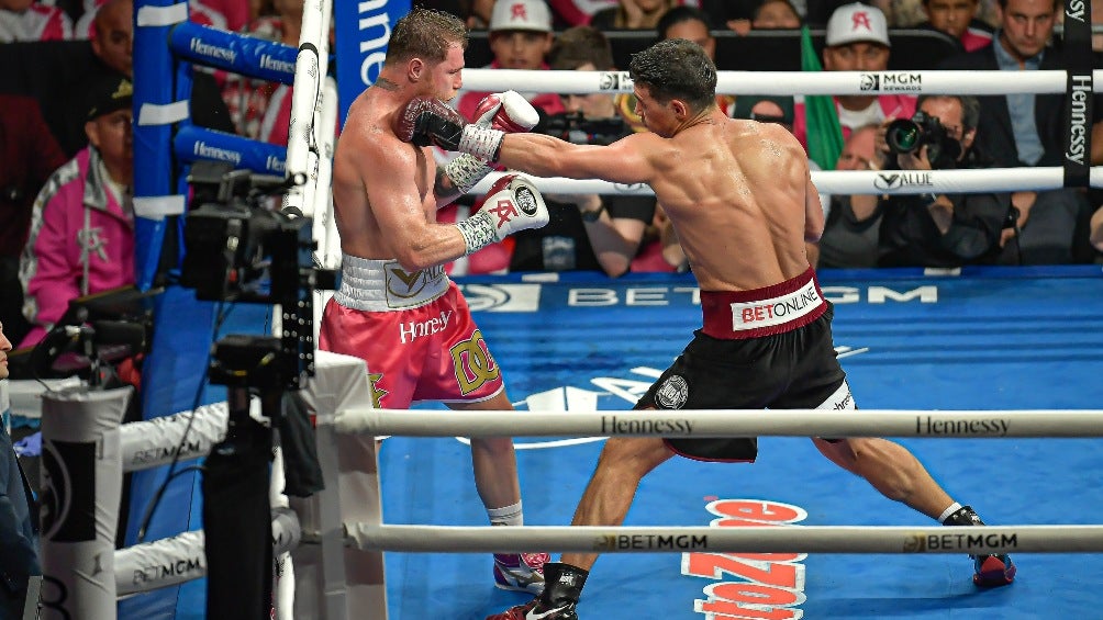 Canelo Álvarez durante su derrota vs Bivol