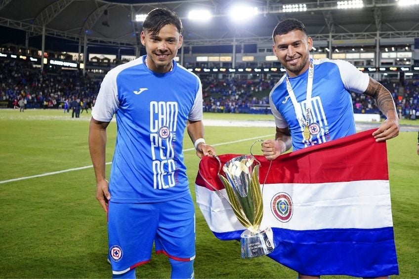 Ángel Romero festejando la Supercopa de la Liga MX