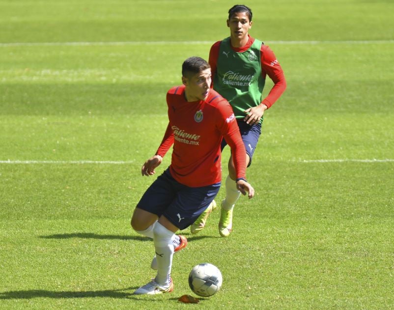 Luis Olivas en práctica de Chivas