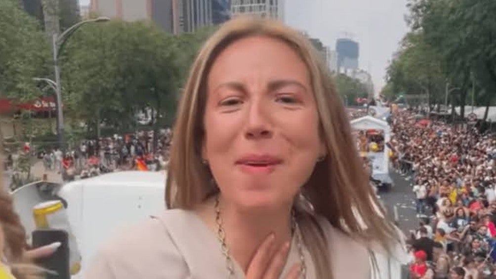 Video: Mafer Walker envió 'mensaje alienígena' en desfile del orgullo LGBTQ+