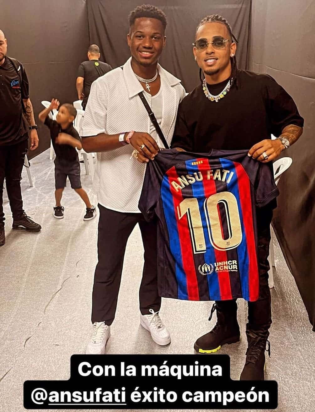 Ozuna recibió el jersey de Ansu Fati