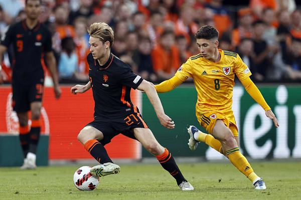 Frenkie de Jong en acción con Países Bajos 