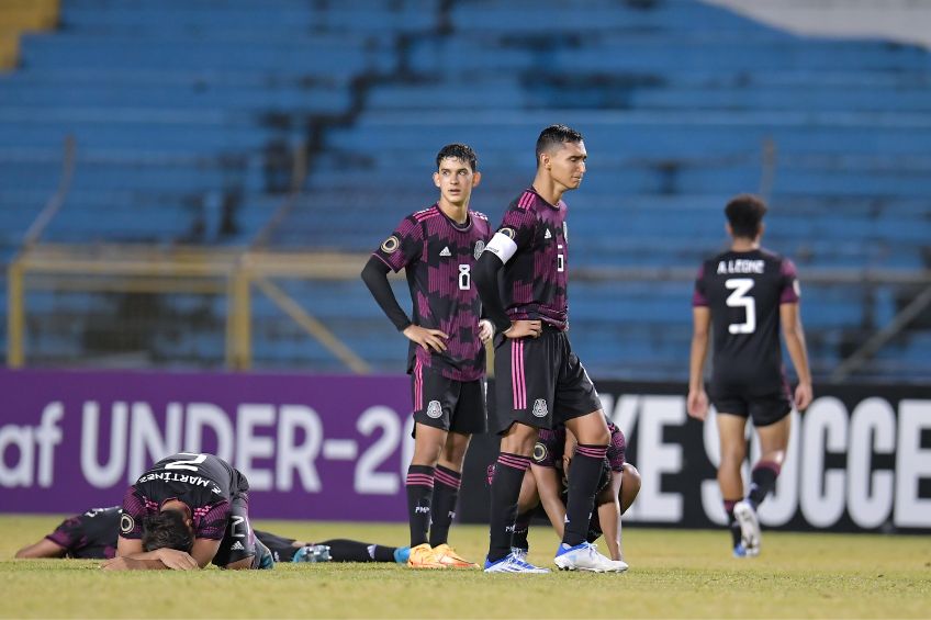 Jugadores del Tri Sub 20  tras la eliminación