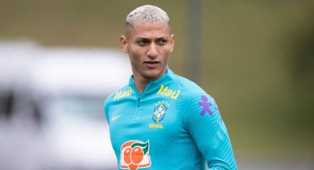 Richarlison entrenando con Brasil