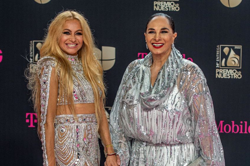 Susana Dosamantes y Paulina Rubio durante un evento